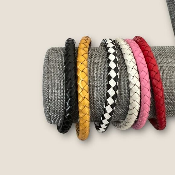 Braided leather bracelet with magnetic clasp choose a color - Picture 3 of 10